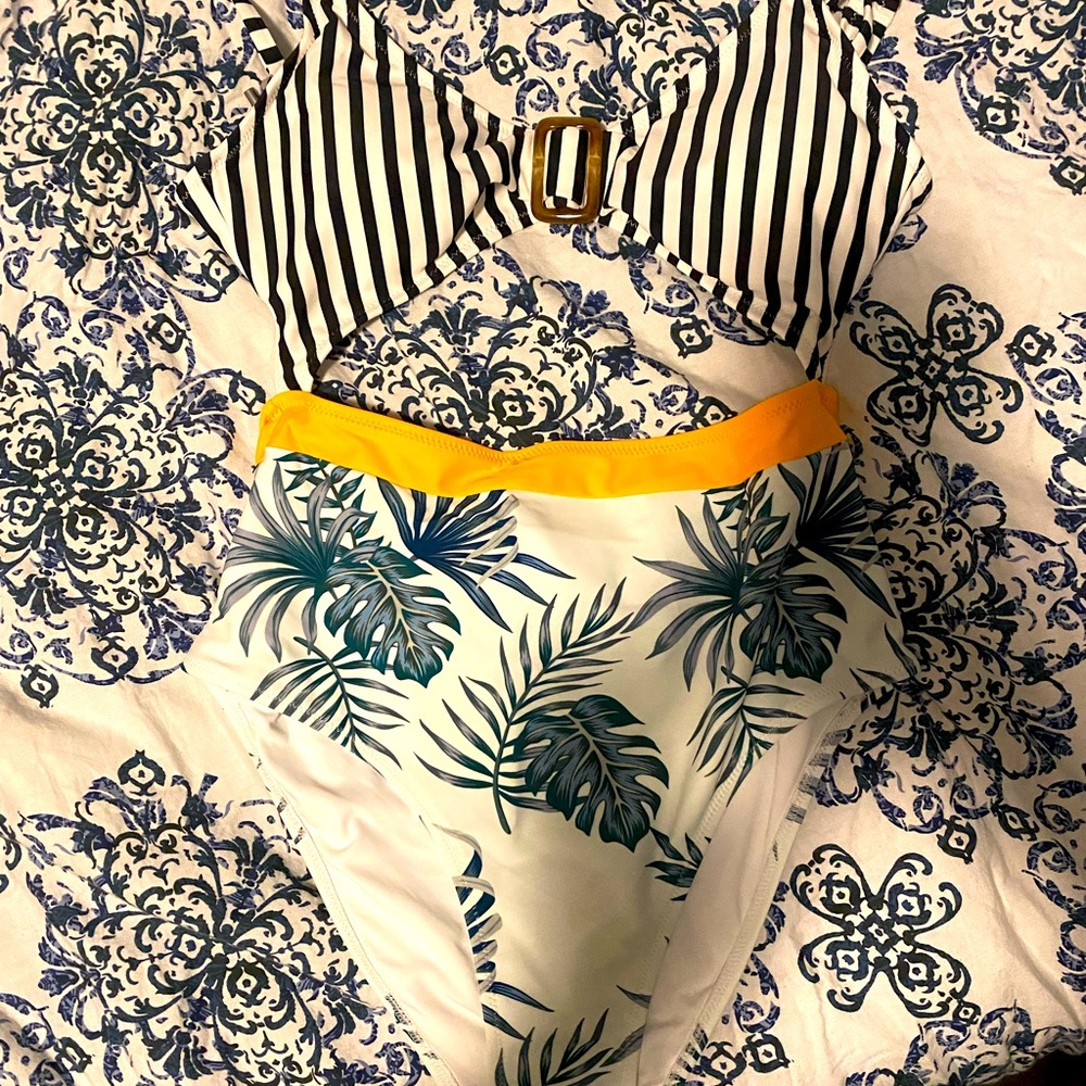 NWT Cupshe Cutout One Piece